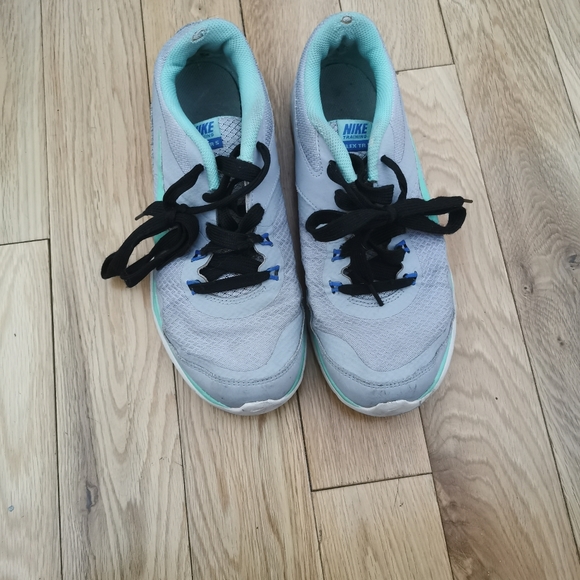 Nike women's shoes - Picture 2 of 3